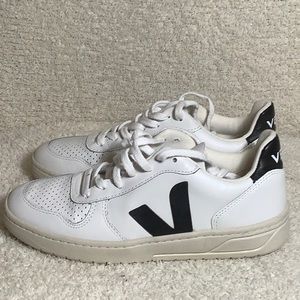 Women’s Veja Size 7 Us